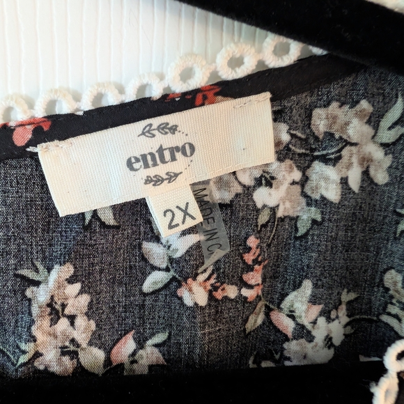 Entro Black and White Lace Relaxed Boho Flower Blouse - Picture 3 of 3